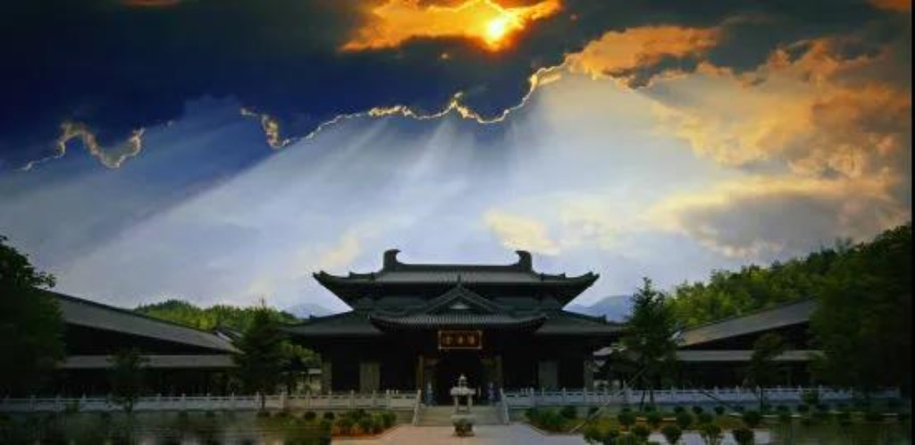 他叫人从堂里拿出净水瓶来,放在地上,然后对善觉和灵祐两位禅师说:"