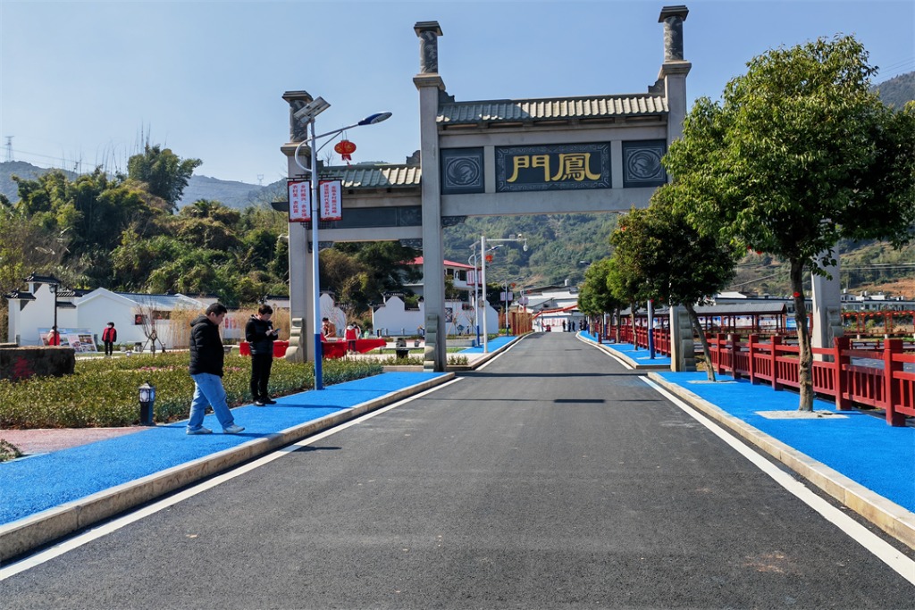 牙城镇凤门村位于霞浦县牙城镇西南部,下辖3个自然村,共205户768人.