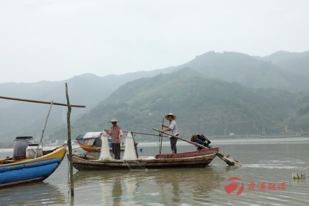 上岸定居奔小康镜头下的连家船民