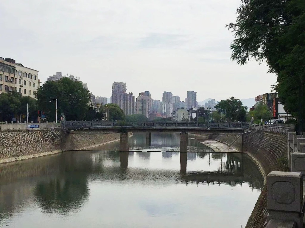 霞浦山河路跳河图片